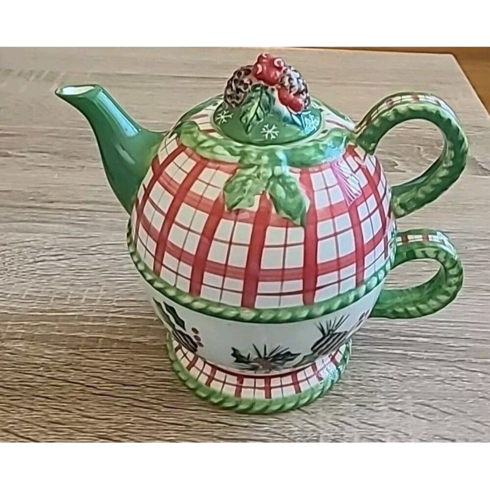 Tracy Porter*Winterland Collection* Ceramic Holly Hand Painted Tea for One 7"
